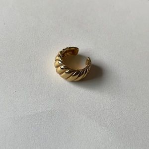 Mejuri Croissant Ear Cuff